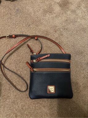 NWT Dooney & Bourke Pebble Grain Triple Zip Crossbody Bag Midnight Blue Tan Trim